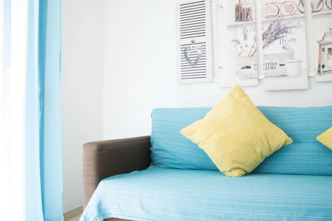 Cozy Apartment With Garden contacts